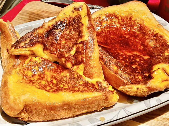 フレンチトーストできた
耳切るのめんどくさかったのでそのままw 