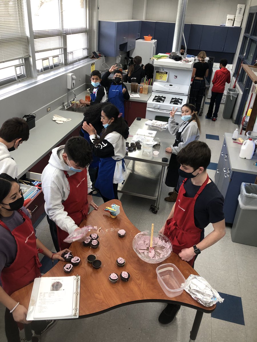 cte_washington's tweet photo. CTE Foods classes completed their final lab using the oven to bake cupcakes from scratch. They also worked to make their own butter cream frosting. Great Job Generals! #thegeneralway https://t.co/gdSVldFfBK