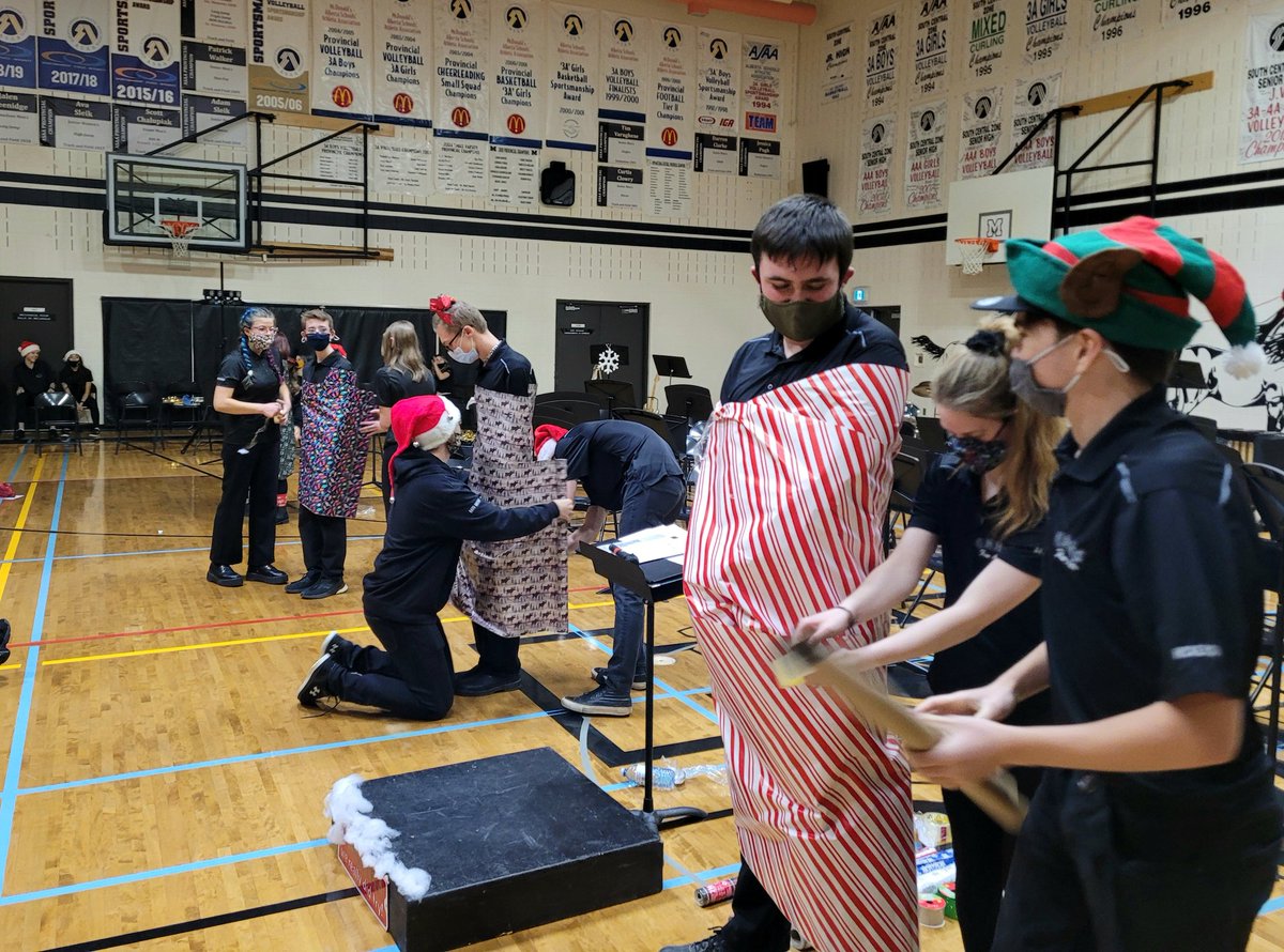 GMacBandman's tweet photo. A night two years in the making. Congratulations, Mustangs & Merry Christmas! #mustangride
@GMHSMustangs
@rvsed https://t.co/TVxYc7MOba