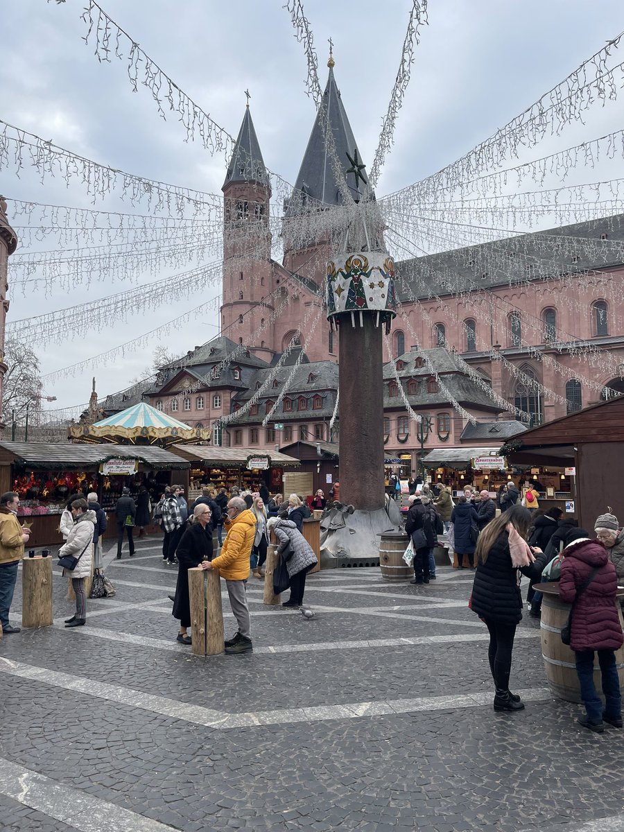 menges_eric's tweet photo. Who said you can’t be both traditional and trendy ? Not an issue in the City of #Mainz in #Rheinhessen in #Frankfurt RheinMain . Very cool #Banksy exhibit next to the romantic #Christmas Market. It’s not just #Gutenberg and #BioNTech you know… https://t.co/R8BRcqJZQB