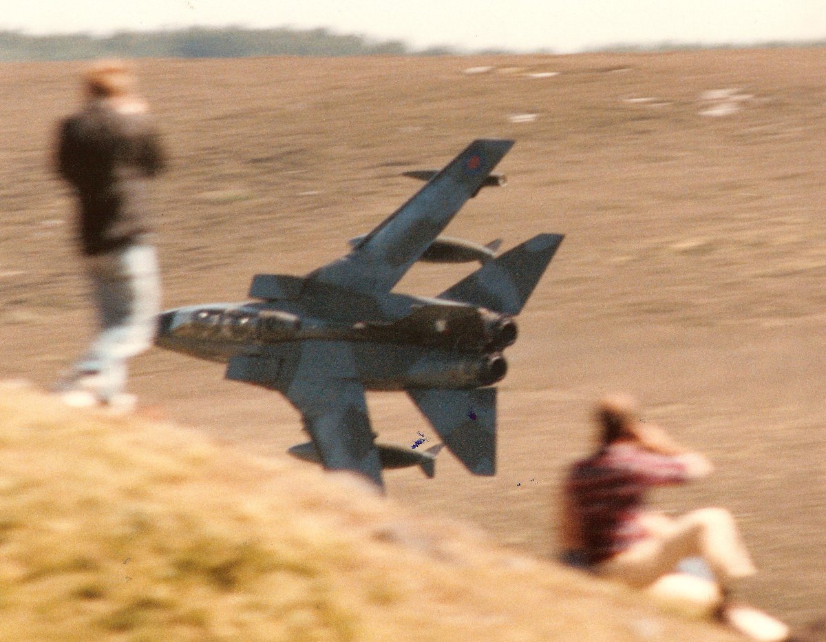 JohnNicholRAF's tweet image. RT Mega-Christmas-Present competition🎅🎅🎁🎁

RT for chance to win signed AND dedicated:
hardback of TORNADO &amp;amp; paperbacks of LANCASTER &amp;amp; SPITFIRE.
RT for you or your loved one?
Also available at your wonderful local highstreet @IndieBookshopUK