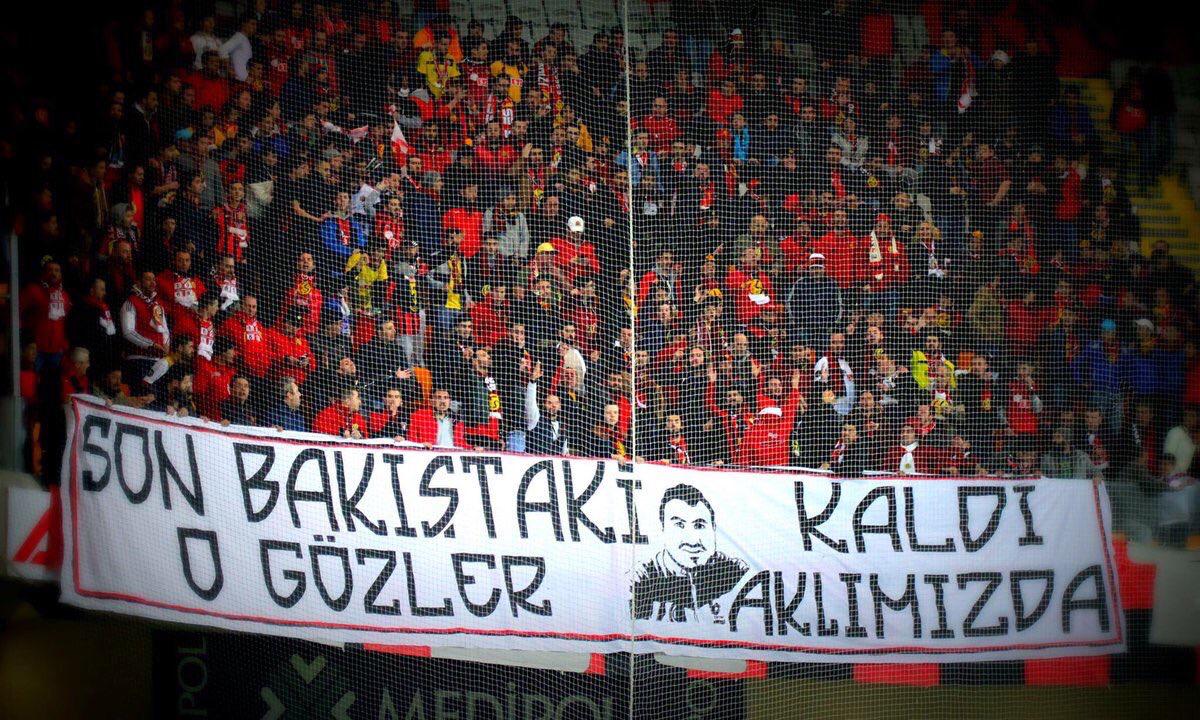 Eskisehirspor's tweet photo. 17 Aralık 2015'te elim bir trafik kazası sonucu hayatını kaybeden, sporcu kimliğinin yanı sıra 23 yıllık yaşantısında tribünden her zaman takımımızı destekleyen taraftarımız, kardeşimiz Mehmet Yağcı'yı vefatının yıl dönümünde sevgi ve özlemle anıyoruz. https://t.co/dqMYxRn6j1