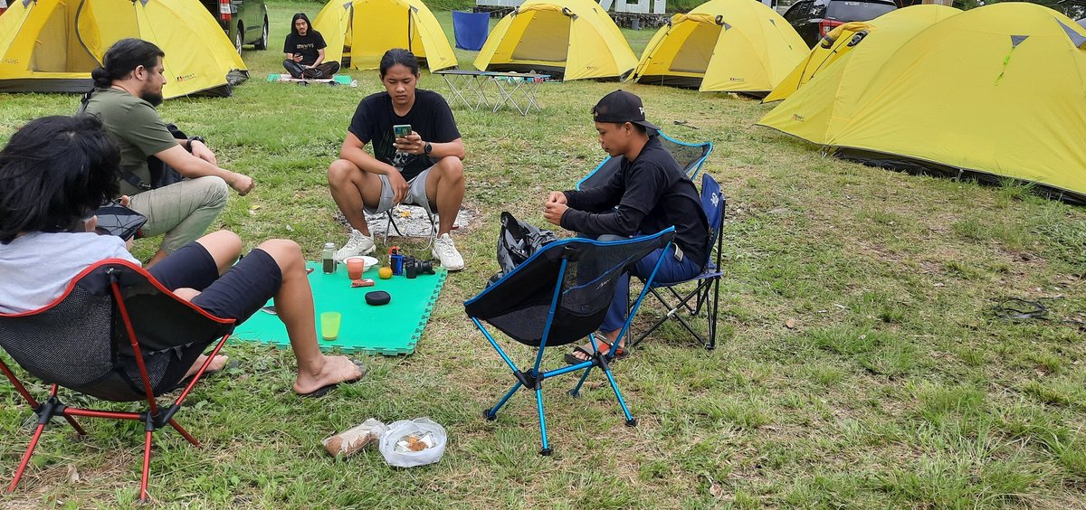 yulvan30HMC's tweet photo. Sepertinya si anak lanangnya tertarik munggah gunung.... ok sesuk tak kancani kak, ngajakke langsung Lawu kok pie 🤣 https://t.co/PKD2iXAxv5