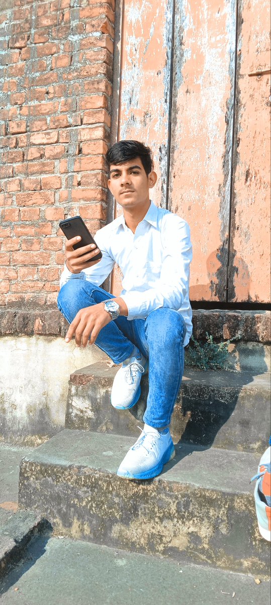 harsh4v's tweet photo. My new pic #harsh4v #harshkdf #harsh12820 @harsh4v @sagrajii13 @myogiadityanath https://t.co/SIYk1BYcru