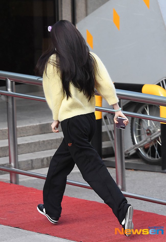 Lookatmennah's tweet photo. Baru liat preview Irene dan Yeri di kbs gayo .
ALL ABOARD THE RV EXPRESS
#RV_Express

@RVsmtown #RedVelvet https://t.co/Wul7NZeDo4