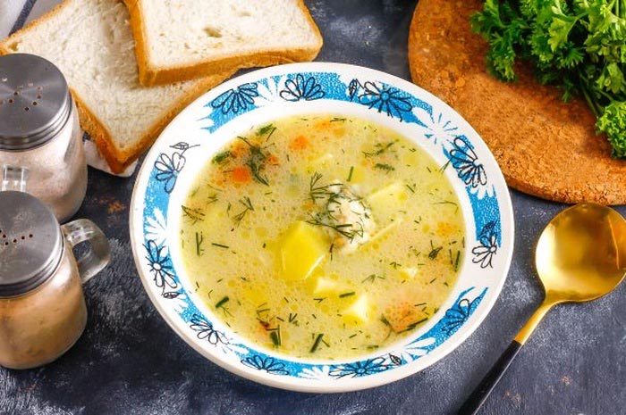2017 году приготовили сырный суп. Национальная узбекская блюдо сырный суп. Сырный суп на белом столе. Косо суп.