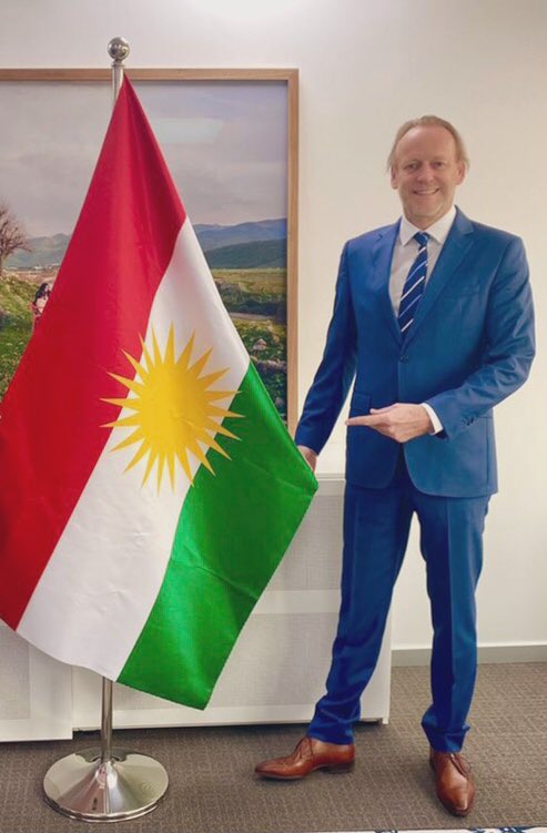 jtmakerboom's tweet photo. Enjoy your (rainy)  #KurdistanFlagDay today! https://t.co/5tgzyNEDPZ
