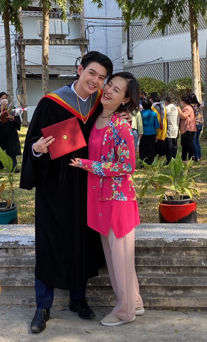 ซุปซุปกับแม่นุ๊ก✨♥️
#CongratstoSaintSup 
#มาม๊าครับเซ้นต์จบแล้วนะ #Saint_sup