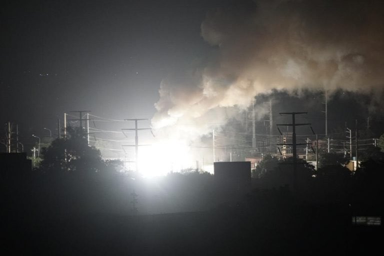 CarloAtencioF's tweet photo. #SinLuz explota subestación en pleno centro del país estado de emergencia para la salud de todos prepárense que estaremos un rato así….. https://t.co/WiRCsA7XUj