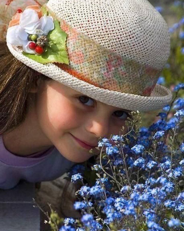 Улыбающийся человек. Маленькая девочка смеется. Кто то миру улыбнется. Кто то миру улыбнется. Кто то миру улыбнется.