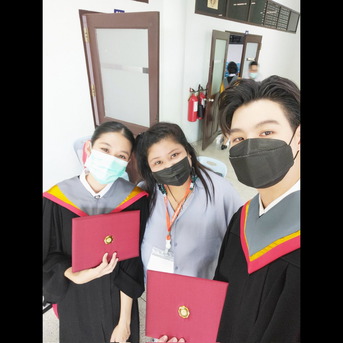 หมดสภาพทั้งเจ้าหน้าที่..และคุณบัณฑิตจ้า
ยินดีด้วยอีกครั้งนะ ทั้งซุปและไพลินเลย
กลับมาคณะบ้างนะ ยินดีต้อนรับเสมอจ้า
#congratulations 
#CongratstoSaintSup 
#มาม๊าครับเซ้นต์จบแล้วนะ 
#Saint_sup 
#Pailin