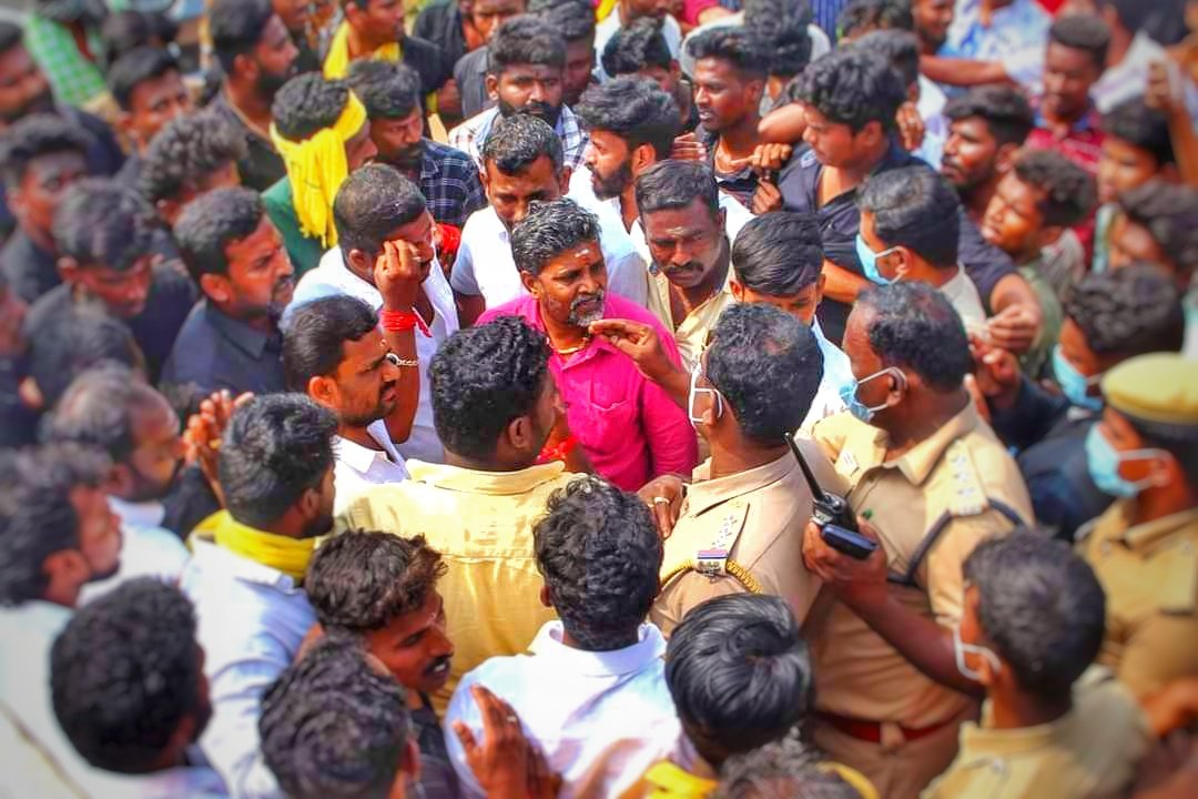 prasannapxl's tweet image. சாது மிரண்டால் காடு கொள்ளாது...!

#WeStandWith_AdhinarayanaDevar