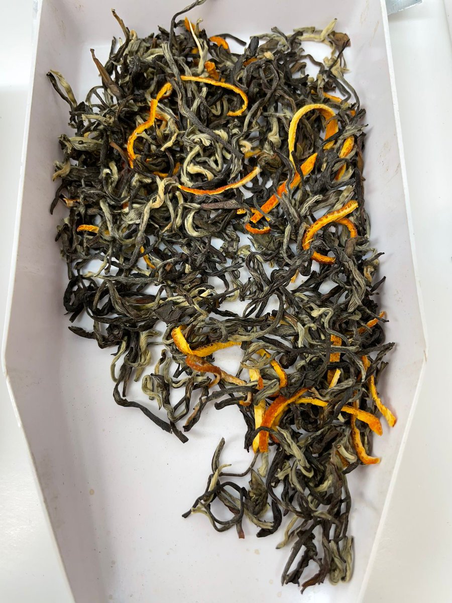 roopak1966's tweet photo. Wow!!! Autumnal oolong blended with orange peel from Namring tea estate in Darjeeling. #Namring #Darjeeling #orange #tea #oolong #autumn https://t.co/sgLdNH2sDw