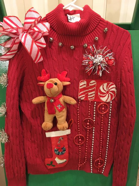 RCFMag's tweet photo. [JOURNÉE MONDIALE]

Vendredi 17 décembre c'est #lajourneedespullsmoches et nous avons trouvé l'habillement que mettra @simonmarty à Noël 😂🎅🎄☃️
#LaMatinaleRCF @radiorcf #3QA #RCF #Noel @AlexGauthier_ #Hérault #RCF34 #cadeaux 

Merci de l'ecoute fidèle et renouvelée chaque jour https://t.co/c6OTFaamRs