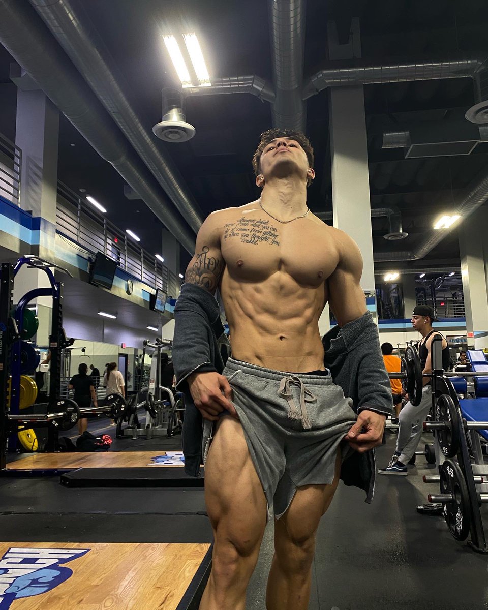UzuriDaniel's tweet photo. Number one goal… look good naked https://t.co/RcADU1mHwX