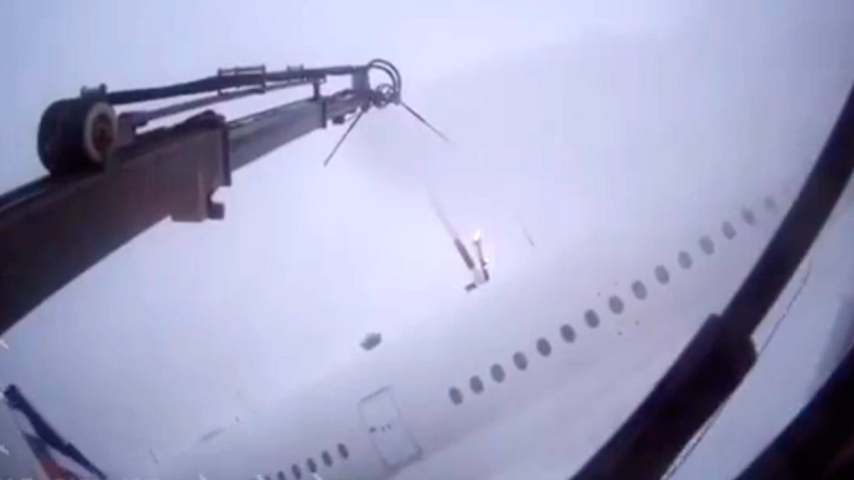 Покончивший с собой в самолете из египта россиянин попал в дтп в таиланде
