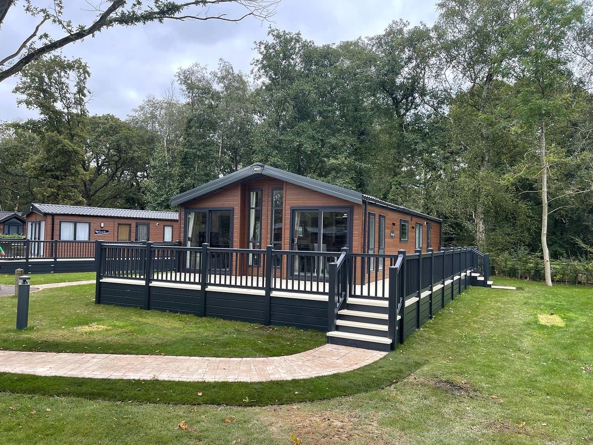 ForestDecking's tweet photo. Wow. What a way to finish off this @abiholidayhomes Harrogate lodge. A great size with 10ft x 26ft front platform and a 6ft x 40ft walkway in Grey and Seashell. 

#lodge
#lodgedecking
#caravan
#caravandecking
#pvcdecking
#holidaypark
#holidayhome
#compositedecking
#staycation https://t.co/vd6vntYI9c