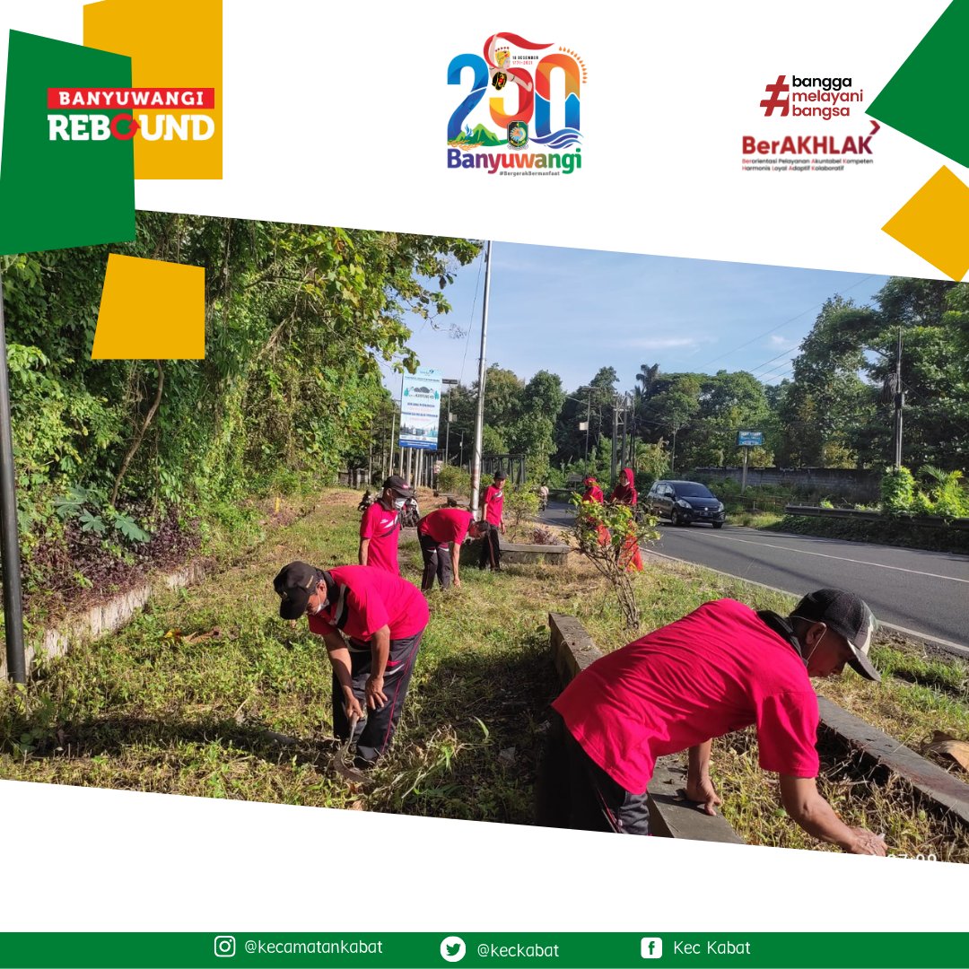 keckabat's tweet photo. Mengawali rangkaian Kegiatan Hari Jadi Banyuwangi ke-250 Kecamatan Kabat pada hari ini Jum'at 17 Desember 2021 telah dilaksanakan kegiatan Rijig-Rijig/Kerja Bakti di sepanjang Jalan Raya Kabat yang terbentang dari Labanasem sampai Kalirejo. @banyuwangi_kab @BIBINWIDIATMOKO https://t.co/a8TKPQovj7