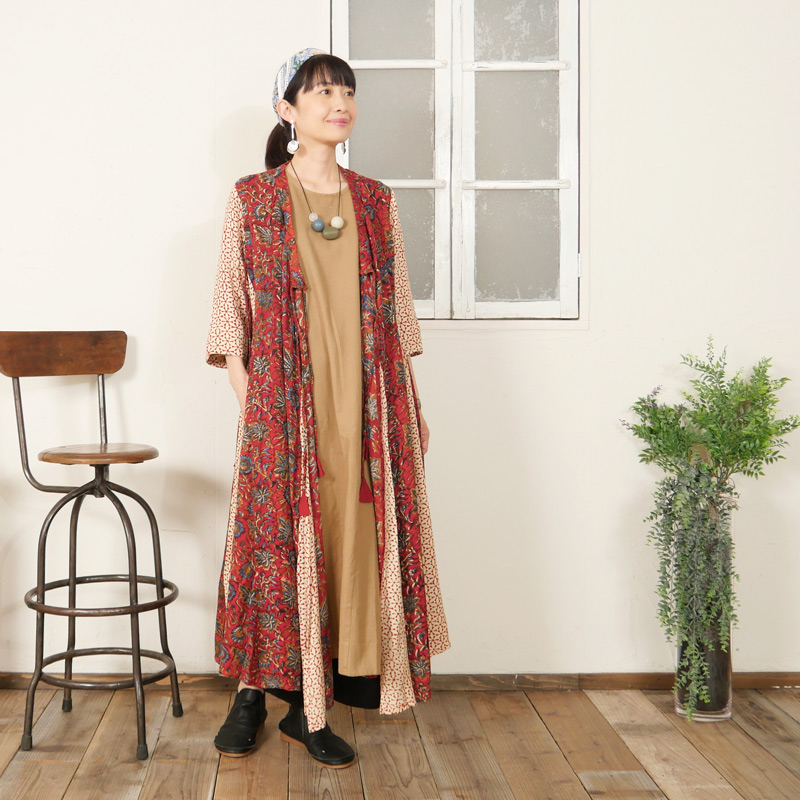 マライカオンラインショップ Pick Up 2種類のプリントを組み合わせたワンピース 落ちついた中に華やかさを感じさせる1枚 エスニックなカシュクールデザインで前あきにしてワンピースonワンピースの重ね着コーデやボトムスをインしたり 小物も合わせて素敵