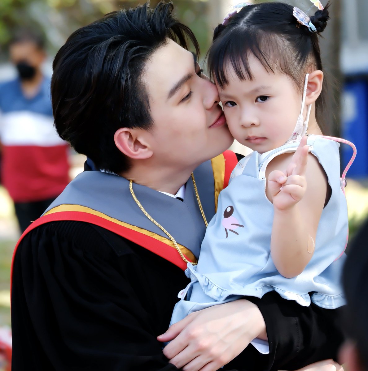 ไม่มีเฮียเซ้นต์เป็นของตัวเองเหมือนหนูหล่ะซึ้~~

#CongratstoSaintSup 
#มาม๊าครับเซ้นต์จบแล้วนะ 
#Saint_sup <a href="/Saint_sup/">Saintsup 🎬</a>