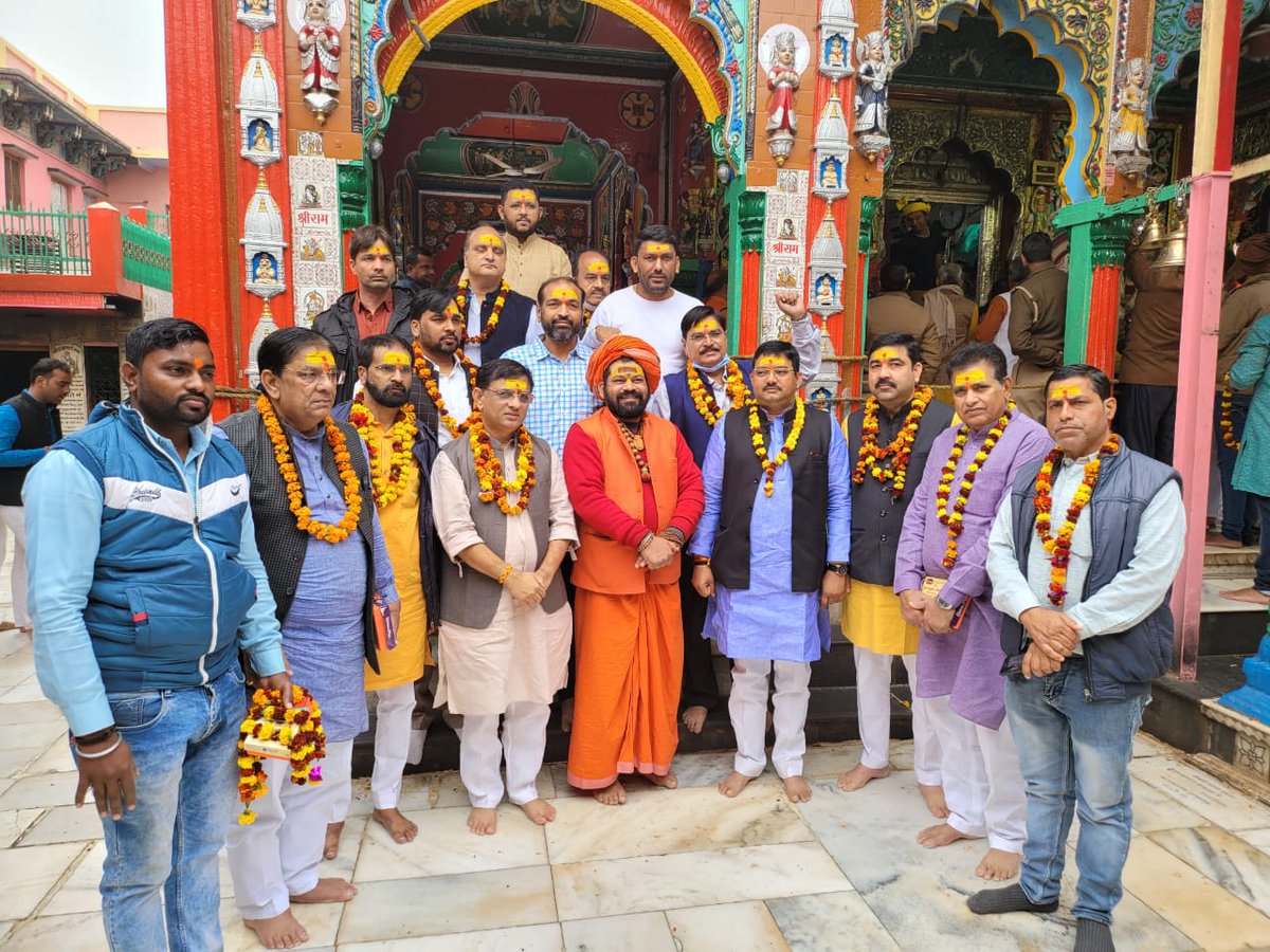 SureshPatelMLA's tweet photo. આજે અયોધ્યા ખાતે ભગવાન શ્રી રામ તથા હનુમાનજી ના દર્શન કરી આશીર્વાદ લીધા પછી ઉત્તરપ્રદેશ વિધાનસભા ચુંટણી પ્રચાર નો શુભારંભ કર્યો. https://t.co/L8OBvFxkld