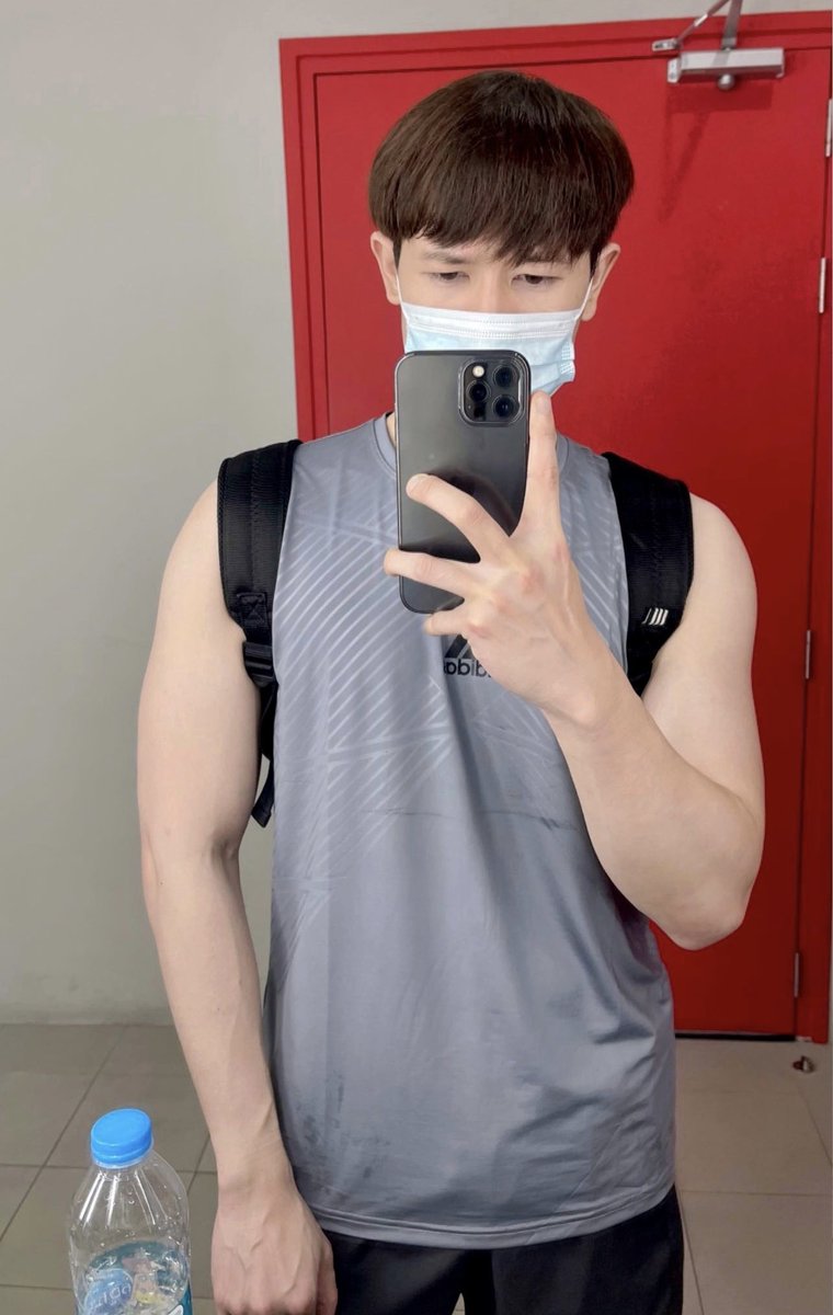 อากาศหนาวๆ มากอดคนขาวๆมั้ยครับ 😳