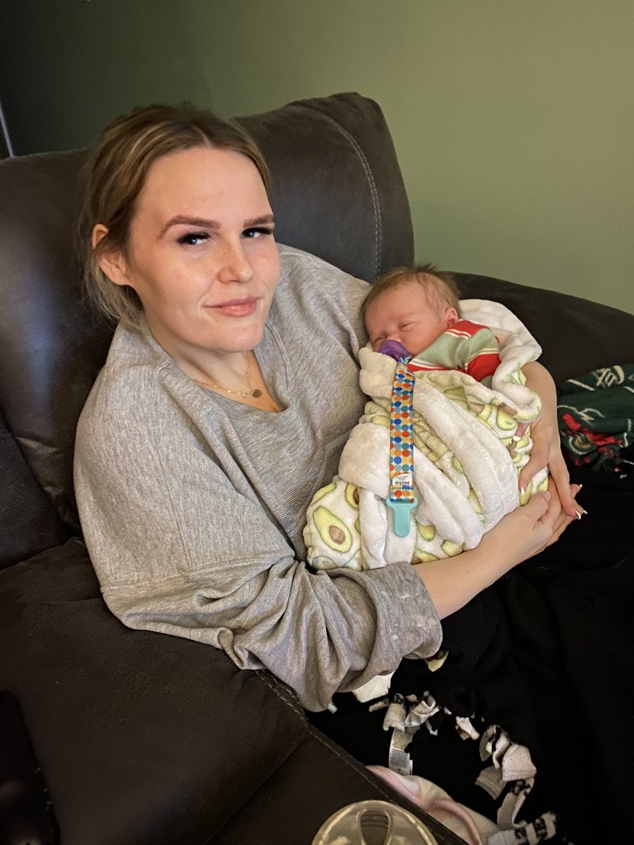 sshooole's tweet photo. I take my auntie duties v seriously, I wanna be the aunt they call whenever they need help, need advice etc. 🥺 love these 4 little turds https://t.co/IBByEAMHIc