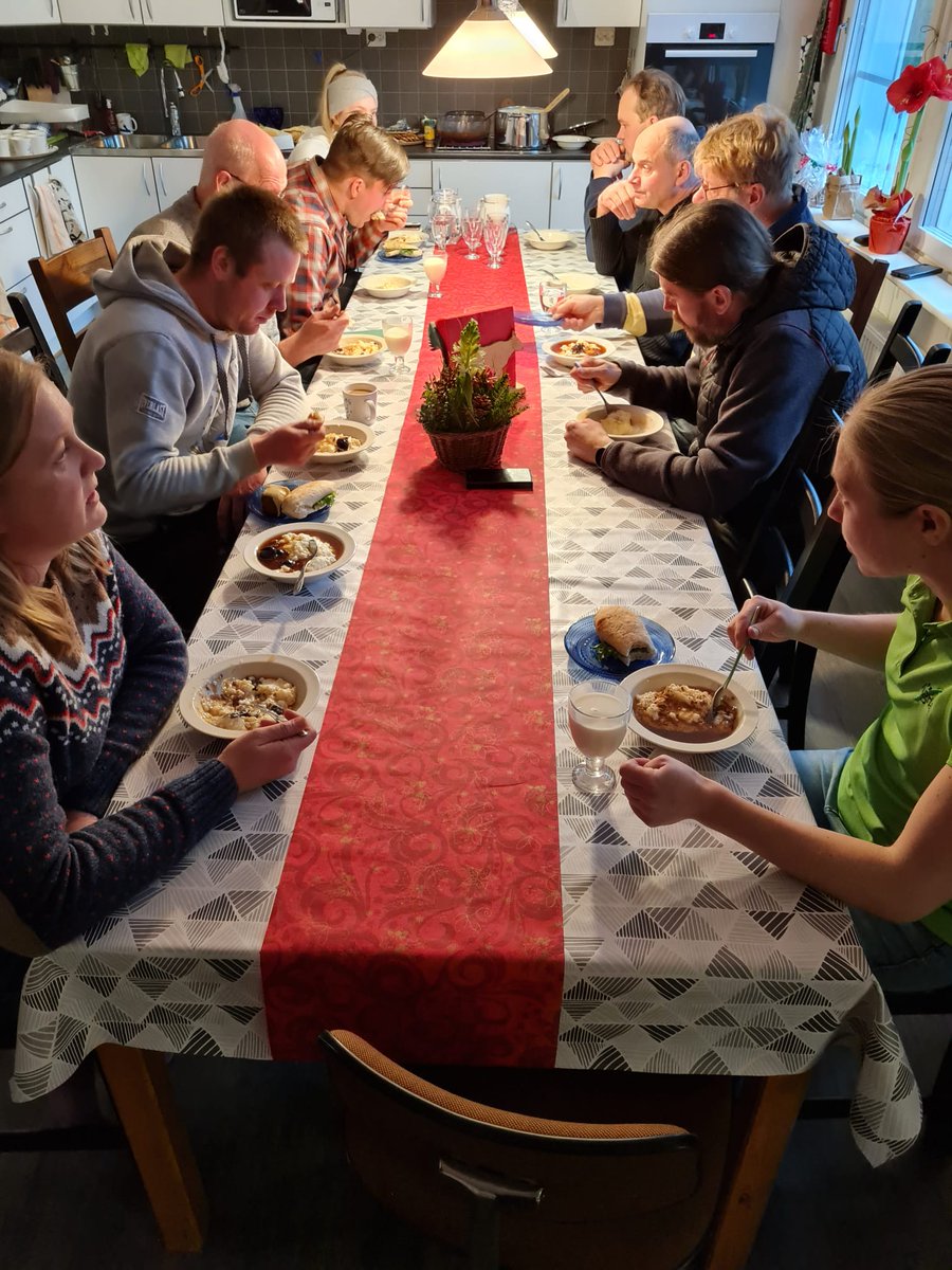 EllaAnu's tweet image. Paimion nurmiryhmässä vedettiin havaintovuosi yhteen laadun, määrän ja kustannusten kautta. Vuosi pakettiin joulupuurolla. 12.ryhmävuosi starttaa tänä talvena.  #kokemustenvaihtoa #ideatkiertoon #discussiongroups #tuloksettiskiin
 @ProAgria