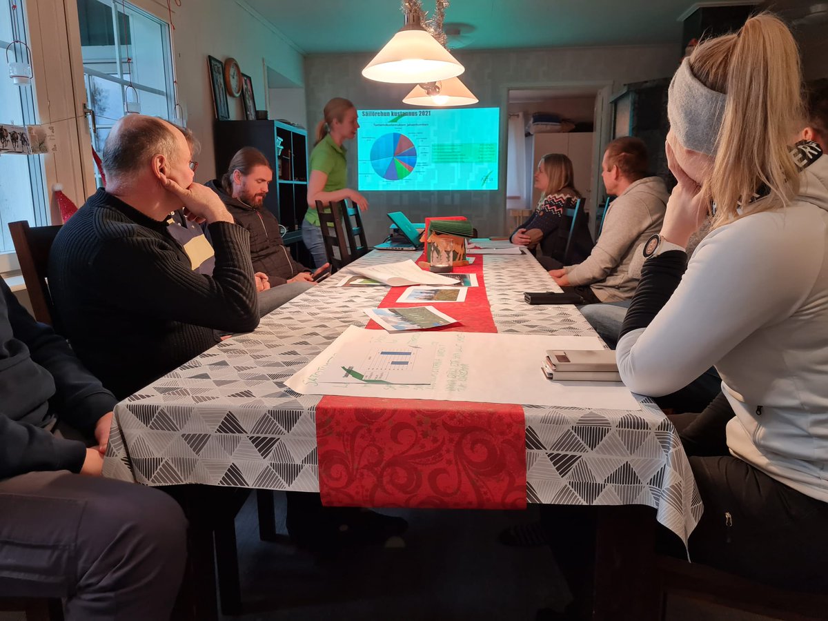 EllaAnu's tweet image. Paimion nurmiryhmässä vedettiin havaintovuosi yhteen laadun, määrän ja kustannusten kautta. Vuosi pakettiin joulupuurolla. 12.ryhmävuosi starttaa tänä talvena.  #kokemustenvaihtoa #ideatkiertoon #discussiongroups #tuloksettiskiin
 @ProAgria