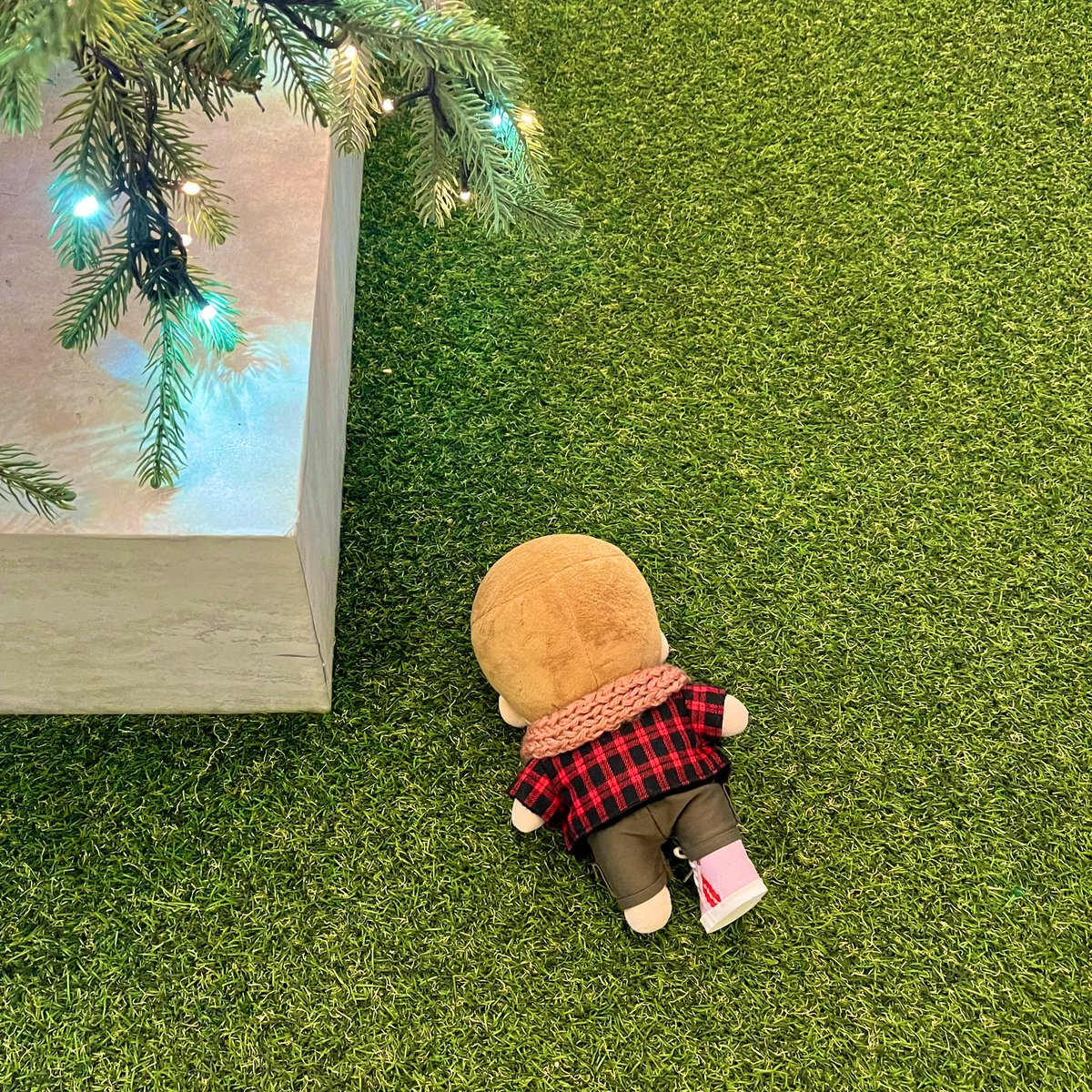 #SpiderManNoWayHome    
👍🥺🥺🥺😭😭😭👍

좋아서 신발 한 짝 잃어 버렸다고 한다..

자켓 <a href="/mak_closet/">막내옷장</a> 
착한 사람 눈에만 보이는 검정 니트 @xiu_bokk 
바지 <a href="/bubbletea_dgnb7/">⭐버블티 옷장⭐</a> 
신발 #타오바오
목도리 = 핸드메이드 지인 선물🧣

#토둥이 #솜일리룩 #아솜이네