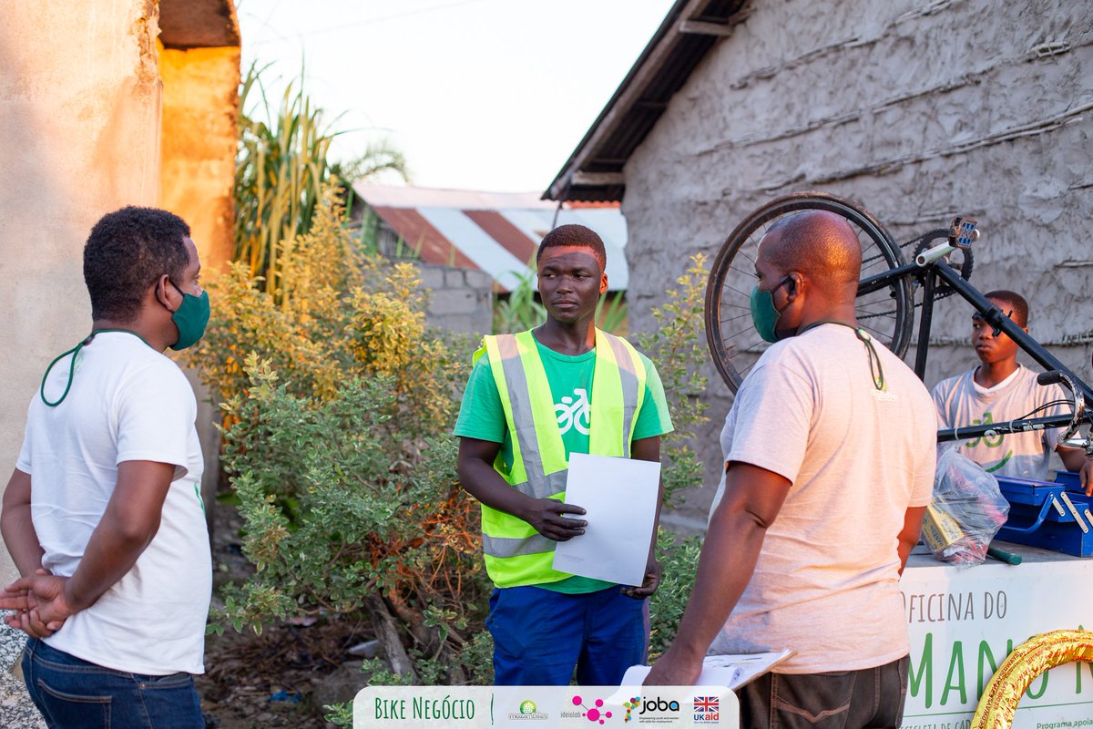 Mozambikes's tweet photo. During the monitoring and follow-up visits we listen and tried to understand the needs of the beneficiaries, in order to be able to continue to help in their business.
#Mozambikes #onebicycleattime #joba #ukaid #ideialab https://t.co/YHyFIW8hh2