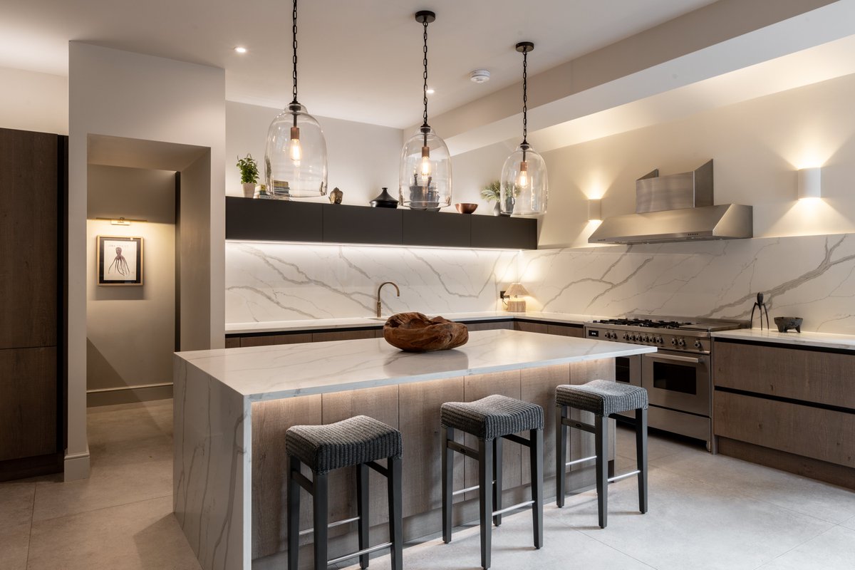 TheMarbleShop1's tweet photo. We're having a White Christmas &amp; New Year at The Reigate Marble Shop with White Veiny Quartz as never have been as popular as they are …Amazing!! #beautiful #worktop #kitchen #whitequartz #veinyquartz #home #kitchen #quartz #marble #granite #cute https://t.co/ZIF0MCqr4K
