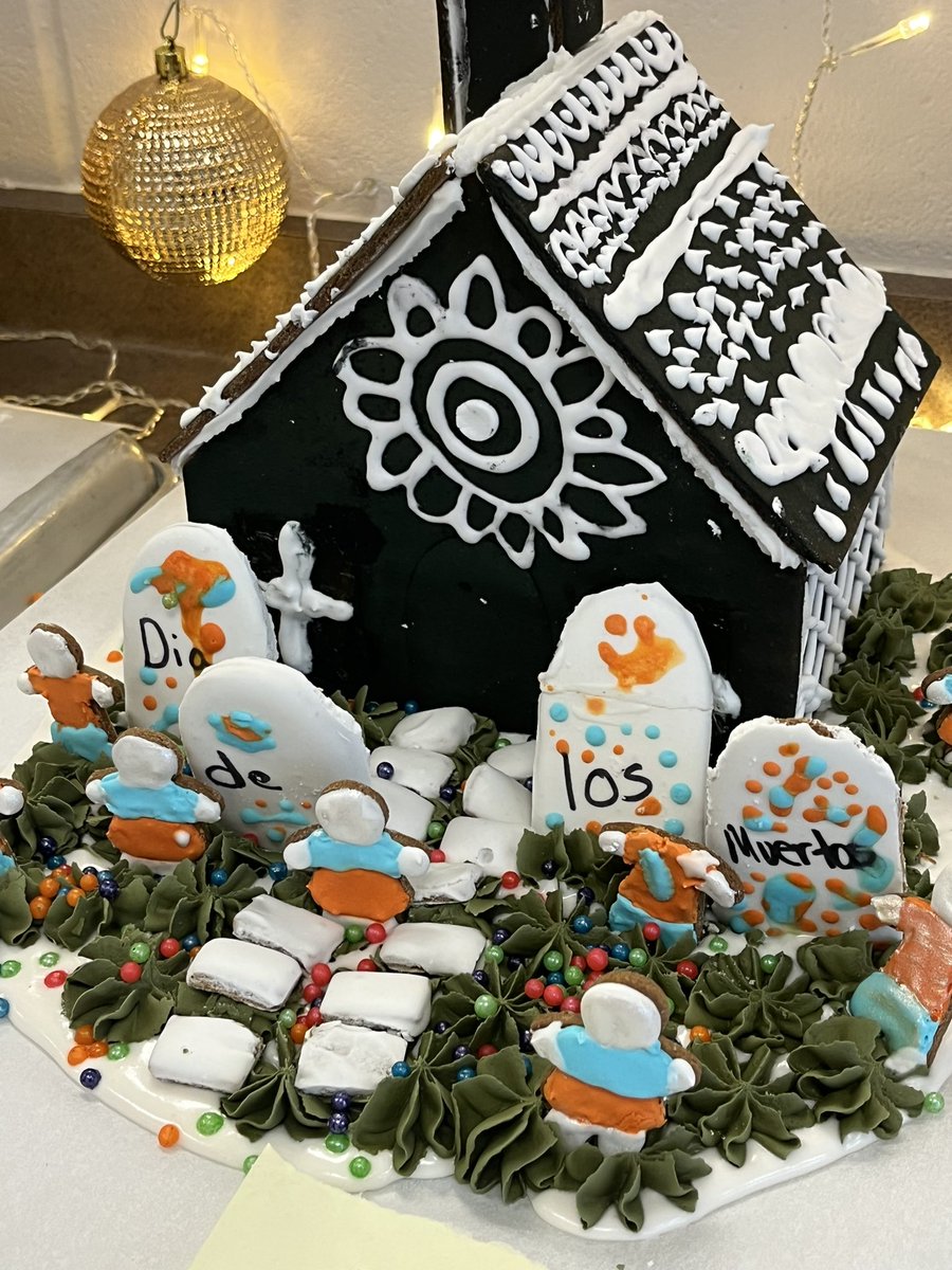 CulinartsGHS's tweet photo. Elfie wishes you a Happy Holidays! https://t.co/TUQqTybElw