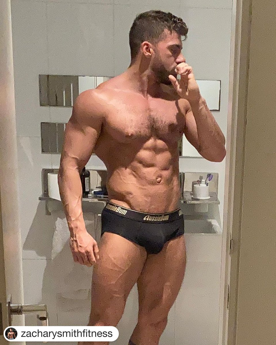 aussieBum's tweet photo. @zacharysmithfitness what's on your mind?
#aussieTribe #mensunderwear #cottonsoft #gymbuff #fitness https://t.co/6gJt1ex6zL