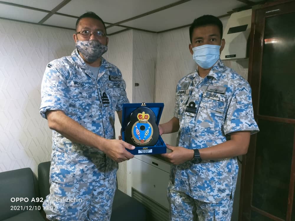 KD MAHAMIRU (@kdmahamiru) on Twitter photo Audit Pemeriksaan Teknikal Kenderaan dan Alat Pelbagai/Pemeriksaan Teknikal Peluru dan Bahan Letupan/Pemeriksaan Teknikal Senjata Kecil 2021.
With great effort and good attitude, nothing is impossible. Well done Mighty.
#5star
<a href="/MPA_Barat/">HQ Western Fleet</a>
<a href="/fmyeor/">Farizal Myeor</a>
<a href="/RMN_HQWNL/">Markas Logistik Barat</a>
<a href="/HqDmw/">Markas Selam dan Peperangan Periuk Api</a> Audit Pemeriksaan Teknikal Kenderaan dan Alat Pelbagai/Pemeriksaan Teknikal Peluru dan Bahan Letupan/Pemeriksaan Teknikal Senjata Kecil 2021.
With great effort and good attitude, nothing is impossible. Well done Mighty.
#5star
<a href="/MPA_Barat/">HQ Western Fleet</a>
<a href="/fmyeor/">Farizal Myeor</a>
<a href="/RMN_HQWNL/">Markas Logistik Barat</a>
<a href="/HqDmw/">Markas Selam dan Peperangan Periuk Api</a>