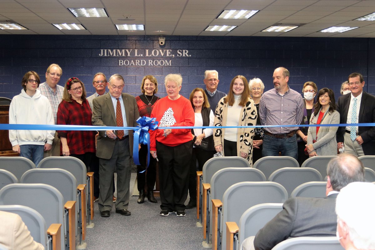 leecoschoolsnc's tweet photo. Community leaders and family gathered to dedicate the Jimmy L. Love Sr. Board Room last night at Lee County High School, honoring the longtime Lee County Board of Education attorney for his 45-years of service. #LCStogether

Photo album on LCS Facebook:
https://t.co/QMKIV8iZ28 https://t.co/SB77UcQ4iK