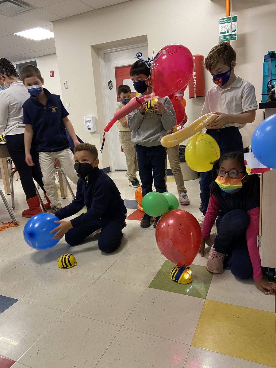 CompTeacherK_5's tweet photo. Well worth the wait! 3rd &amp; 5th Gr. designed, created &amp; coded balloon floats based on Balloons Over Broadway by Melissa Sweet in #STEM class. Mrs. Andy, Mr. McCarroll &amp; I loved watching students work through the Design Thinking Process. @shady_side #SSAJuniorSchool #Steam #BeeBot https://t.co/mU3zkdCvyc