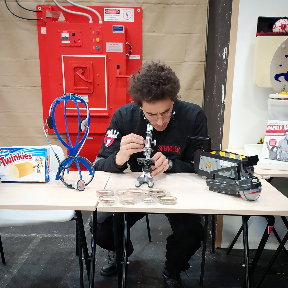 hramistribute's tweet photo. Spengler's Lab! 🤓👻🚫
@SonyPictures
@sonyitalia #GhostbustersAfterlife #ecto1 #haroldramistribute #Ghostbusters #egonspengler #haroldramis #sonypictures #ghostcorps #gb2 #Ghostbusters2 https://t.co/WmEC3LsZF5