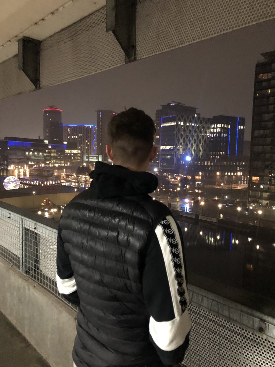 joshotmedia's tweet photo. Mediacity late night views https://t.co/AlYdPSi5AC