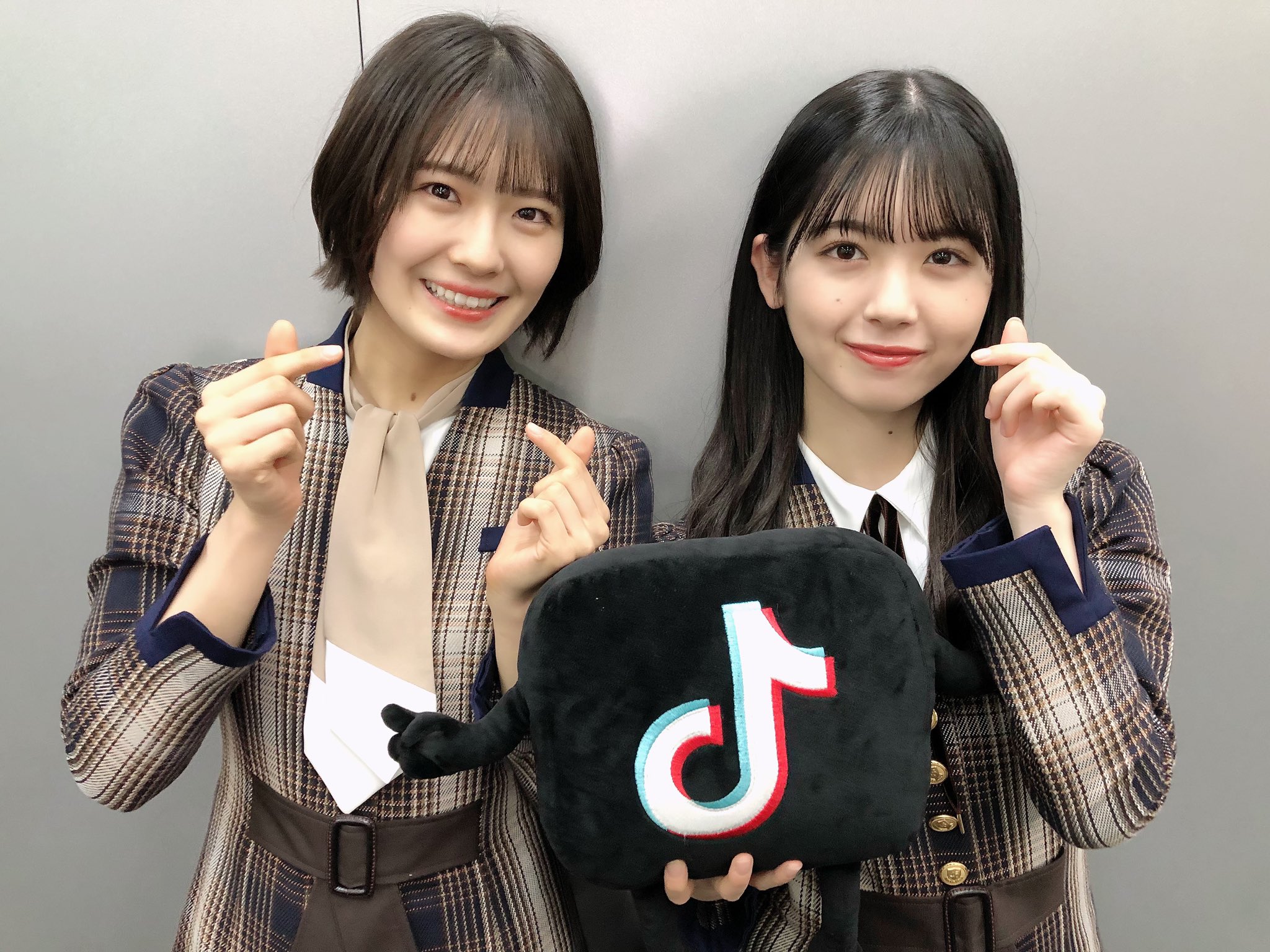 乃木坂46 в X: „本日12月17日(金)18:00〜、乃木坂46初のベスト
