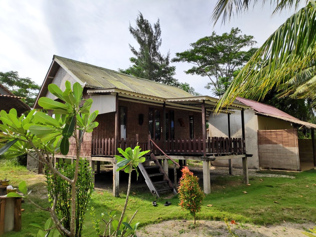 budparekrafjtg's tweet photo. Penginapan Asari Timo Kampung Bugis Batu Lawang Desa Kemujan Karimunjawa Jepara Jawa Tengah
Cc @jambrong_karjaw
 #Karimunjawa #Jepara
#JatengGayeng https://t.co/zQ6qFrm5m4
