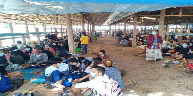 2021Revtweets's tweet photo. SAC terrorists violently fired artillery shells into MaeHtawTalay village, Myawaddy Tsp around 10 am today &amp; forced locals to flee in fear. Clashes bet: KNU &amp; SAC also broke out again in LayKayKaw Tsp this morning.
#ASEAN_StandWithJustice
#Dec17Coup   
#WhatsHappeningInMyanmar https://t.co/chkniEJmoc