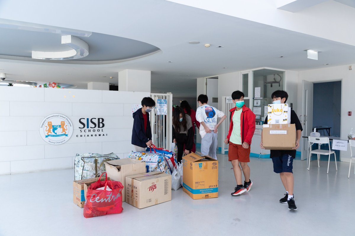 SISBCM's tweet photo. As the weather gets colder in #ChiangMai we all tend to bundle up! However, not everyone has warm clothing to bundle up in. This term, Singapore International School Chiang Mai, #SISBcm, collaborated with Baan Dek Foundation @BaanDekFdn to provide clothing for refugee children. https://t.co/W788BjxnVo