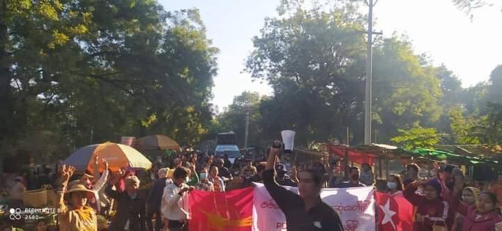 2021Revtweets's tweet photo. Main Strike of the Letpadaungtaung area joined together with Monywa main strike committee to protest against Genocidal Dictatorship this morning by chanting slogans “Let’s revolutionize with PDF yo end refuge crisis”.
#ASEAN_StandWithJustice
#Dec17Coup   
#WhatsHappeningInMyanmar https://t.co/grM02UuQmx