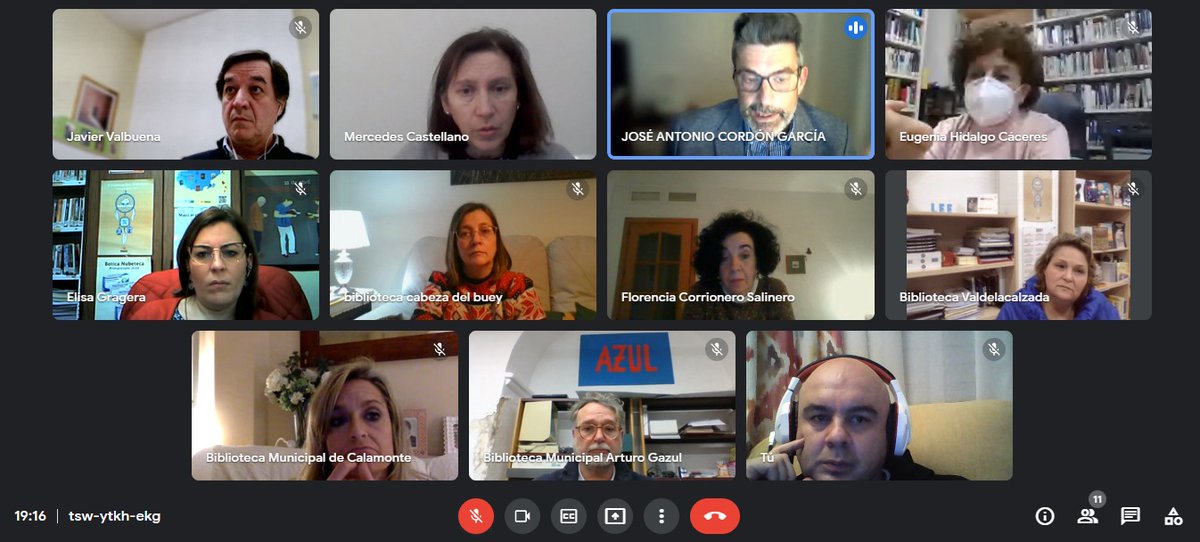 pero también de mucha concentración, porque como indicaron los investigadores, los #EspaciosNubeteca deben estar en permanente cambio, aunque a veces, como comentó alguna bibliotecaria, no sepamos cómo hacerlo. Y es que después de tres años, seguimos reiniciándonos... #Nubeteca