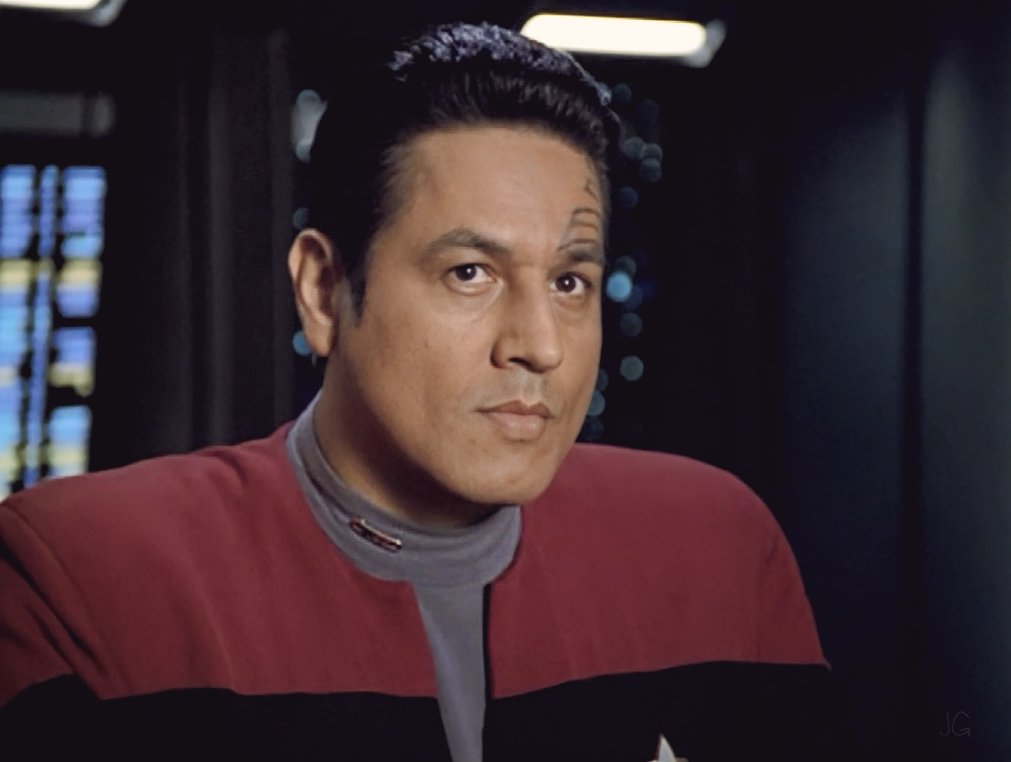Jenny74656's tweet photo. #365daysofRB Day 351
Yay! It's Friday 🤩 
Have a wonderful day today my Chakoties! 🥰
Sending love and big hugs to all ❤🤗
#Chakotay #StarTrekVoyager #StarTrek #RobertBeltran https://t.co/IhaffsVxoc