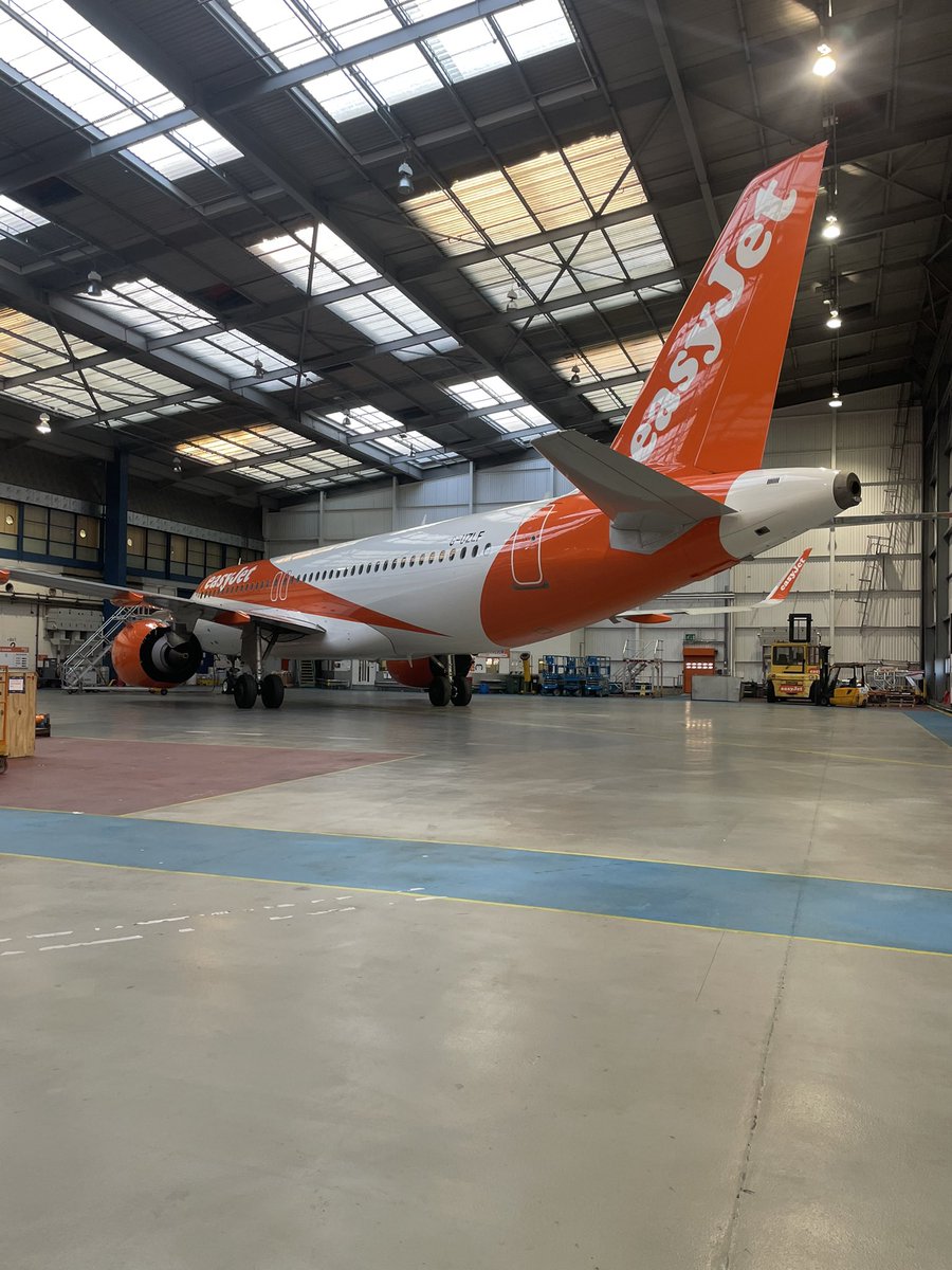 Working as a movement director today here at Luton airport 🙌 #easyjet