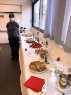 Les élèves de la classe de PSR (Production et service en restaurations) ont préparé un brunch pour cette fin d'année. Toasts à l'avocat, petits biscuits, fruits et pancakes étaient de sortie. Un vrai régal pour les personnels qui ont pu y goûter !