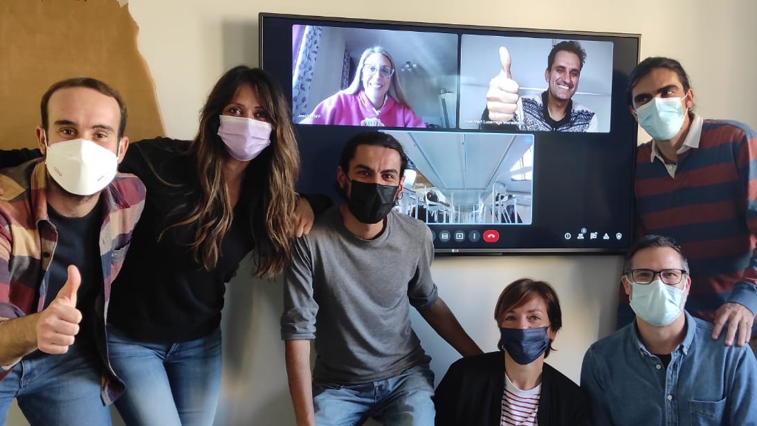 "Soy porque somos""La esencia del proyecto:la justicia social,la comunidad,el cuidado""¿Qué queremos?Comunidades que aprenden"Equipo de facilitadorxs de aprendizaje y magia pura <a href="/simon_menendez/">Simón Menéndez</a> <a href="/EscuelaPBL/">Esther Diánez</a> <a href="/AlberRico/">Albert Rico</a> <a href="/empathya_MTA/">JM Luzarraga</a> lnkd.in/eAH6UbAf
