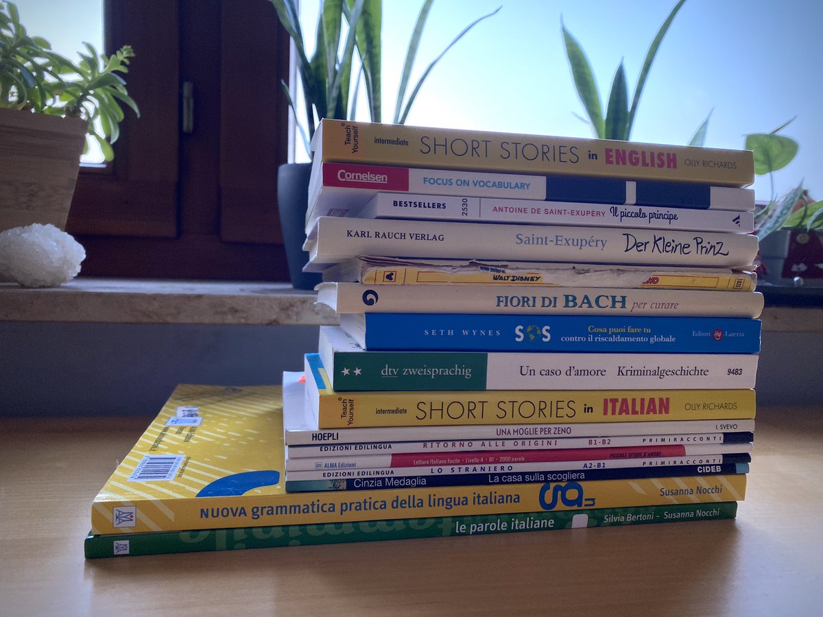 Zalomey's tweet photo. Last week I thought I have no italian or english books left to read. After I clicked on the button ‘order now‘ I remembered that I have many books that I haven’t even touched yet.
Now I don’t know where to start and I’m laying on my bed.
 #langtwt #LanguageLearning https://t.co/94zUsFW3tV